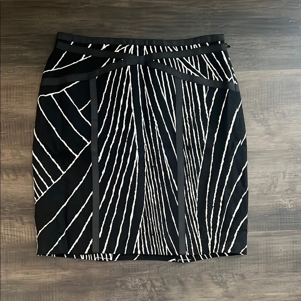 NWT Ann Taylor Black and White Pencil Skirt